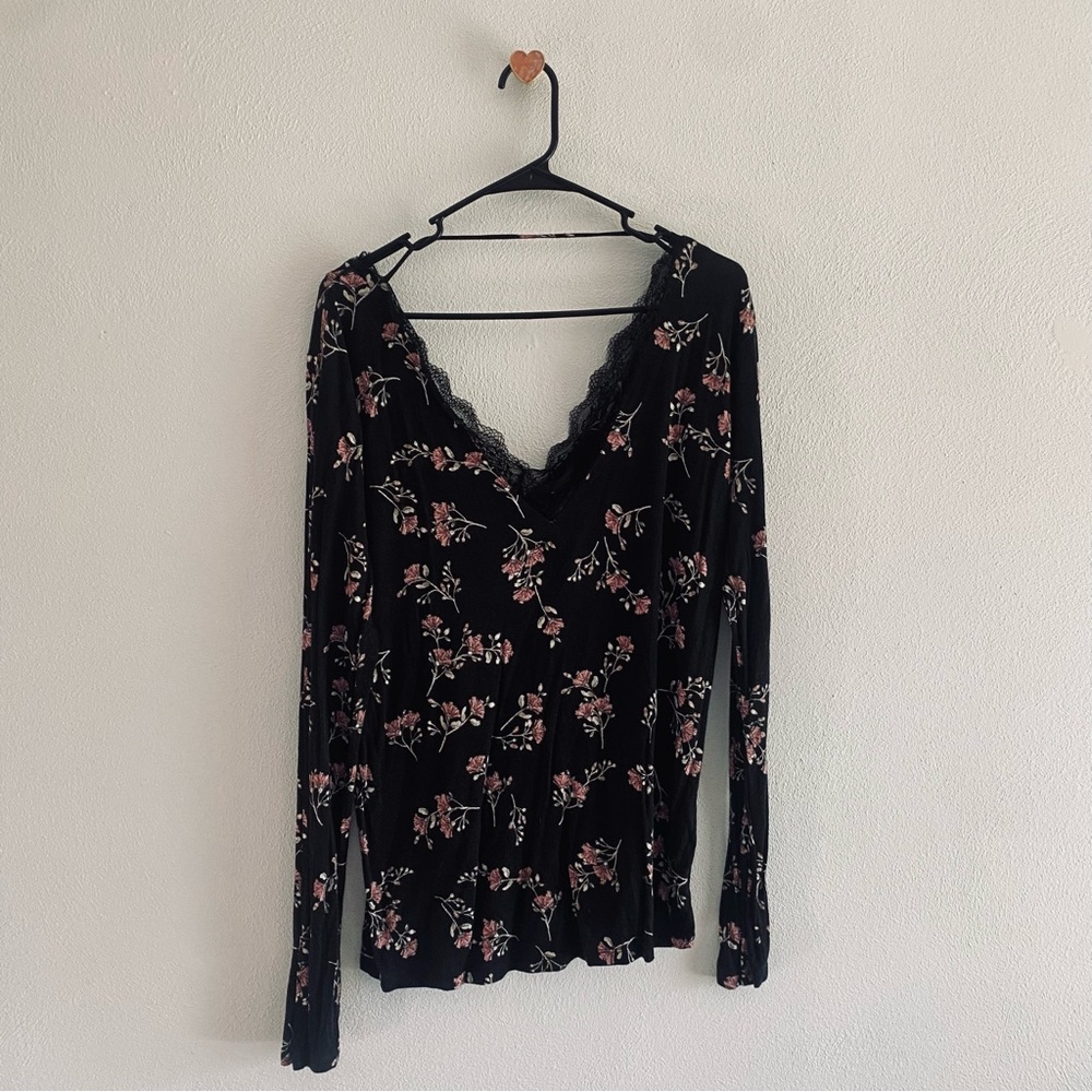 Floral lace black long sleeve tee